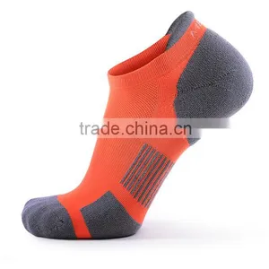 Custom Professional Sports Socks Man Running Crew Socks Protective Foot Socks thumbnail-1
