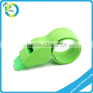 Wholesales New Fashion Slap Snap Shape Customized Logo Silicone Whistle Bracelet thumbnail-1