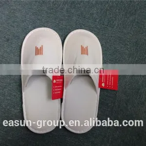 Brand New White Fluffy Indoor Hotel Bathroom Slippers thumbnail-1
