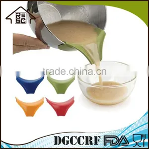 NBRSC Slip On Mess Free Silicone Pour Spout for Pots Pans and Bowls thumbnail-1