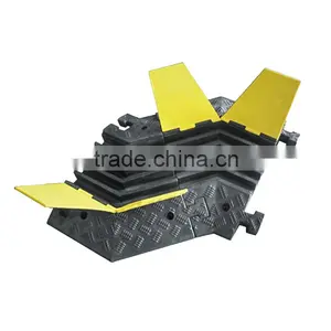 Lower Factoty Price 900*600*75mm Soft Flexible 3channels Rubber Heavy Duty Cable Protector thumbnail-4