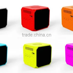 Android 4.4.2 Magic Cube Mini Projector thumbnail-1