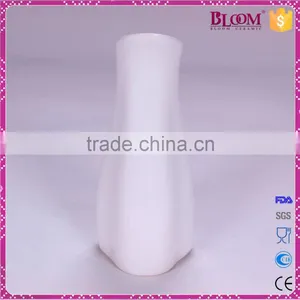 Unique Shape Home Decoration for White Ceramic Vase thumbnail-3