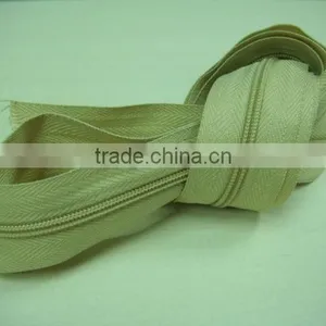 Best Quality Wholesale Colorful Nylon Zipper Cheap Price YKK thumbnail-4