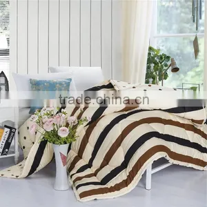 Nantong Factory Warm Soft Polyester Filling Cheap Price Winter Comforter thumbnail-1