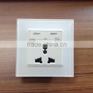 USB CHARGER WITH UNIVERSAL SOCKET thumbnail-1