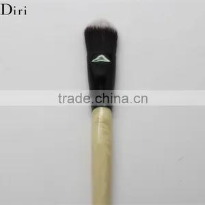 High Quality Nylon Hair Wooden Handle Foundation Brush thumbnail-2