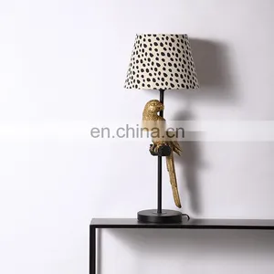 Wholesale New Arrival Exquisite Resin Craft Gifts Desk Light Home Decorative Modern Bedside Table Lamp thumbnail-6