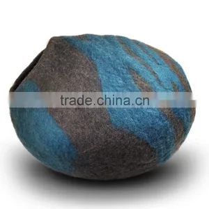 Cat Bed / Cat Cave - Hand Crafted. 100% Seamless Natural Wool, Chemical Free, Machine-washable thumbnail-5