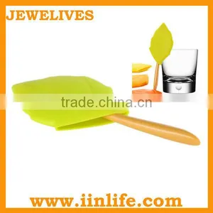 Leaf Design Silicone Toothbrush Cover for Travel thumbnail-1