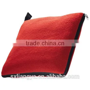 2017 New Eco-Friendly Foldable 2 in 1 Pillow Blankets thumbnail-4