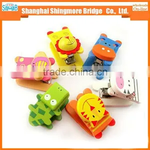 China Supplier Hot Sales Good Quality Cute Carton Wooden Stapler for Student thumbnail-6