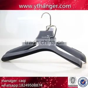 CY-650 Luxury Black Rubber Hanger Touch Soft Flocking Plastic Belt Hanger thumbnail-1