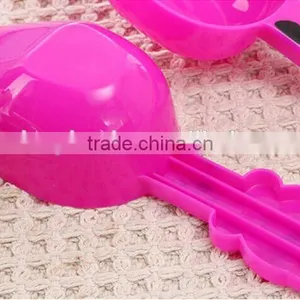 Lovely Plastic Little Pet Shovel for Cat and Dog thumbnail-5