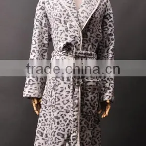 100% Polyester Eco-friendly Top Quality Colorful Coral Fleece Bathrobe thumbnail-2