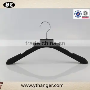 Black Rubber Hanger With Wide Shoulder for Coat thumbnail-3