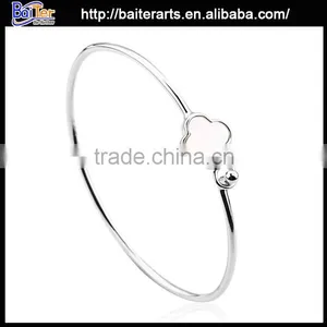 Wholesale Explandable Thin Gold Bangles Heart Charm Bangle Twist Wire Bangle thumbnail-3