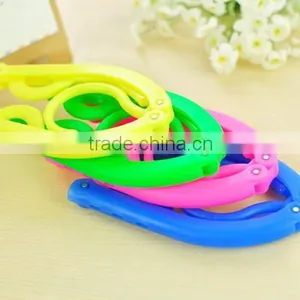 New Non Slip Hanger Portable Travel Plastic Shirt Clothing Holder Folding thumbnail-4