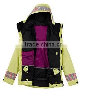 Woman Wear Adventure Wearing Snow Ski Jackets thumbnail-3