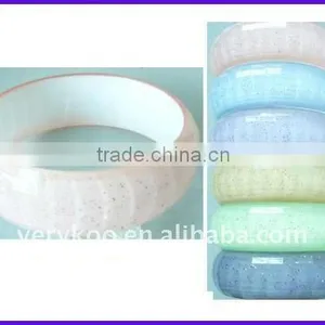 Fashion Wide-brimmed Plastic Resin Bangles(FCH-10642) thumbnail-1