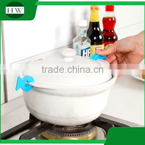 Kitchen Accessories Multipurpose Anti Slip Silicone Cartoon Fish Tableware Colander Soup Spoon Clip Rack Holder thumbnail-2