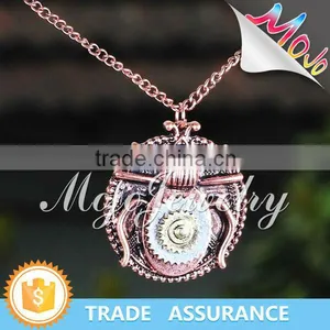 Free Sample Necklace Animal Shape Circle Pendant Necklace thumbnail-1