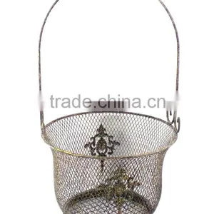 Metal Hanging Basket thumbnail-1