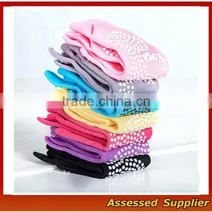 WH-131 Hot Sale Cotton Barre Cozy Sports Yoga Sock, Custom Made Logo Indoor Women Sport Pilates Socks thumbnail-4