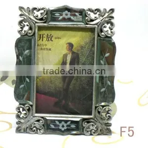 F5 Antique Brass Photo Frames for Picture Made of Resin thumbnail-1