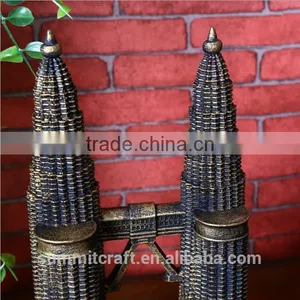 Resin Gold and Silver Souvenir Petronas Twin Towers thumbnail-4