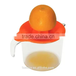 2016 New Design Hand Use Plastic Fruit Squeezer Orange Juicer Juice Squeezer With Juicer Cup thumbnail-1