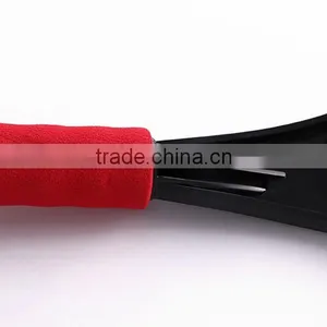 TYEE Durable Black and Red ABS Plastic Ice Scraper thumbnail-3