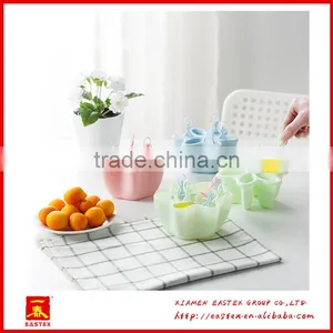 High Quality Eco-friendly 6 Cells Dancer Ice Cube Tray With Dancers Cover thumbnail-1