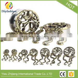 Fashion Stainless Steel Octopus Pendant Ear Plug thumbnail-6