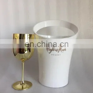 Champagne Moet Chandon Golden Goblets thumbnail-5