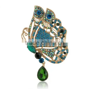 Women Beautiful Rhinestones Gold Plated Brooch thumbnail-4