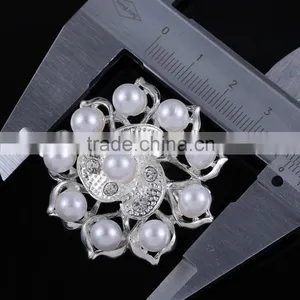 Round Pearls Rhinestone Buckle Pins,Wedding Bridal Brooch For Dress thumbnail-3