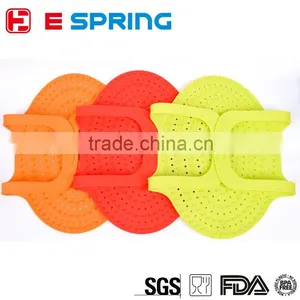 Wholesale Useful Cooking Tool Novelty Kitchen Set Multifunction Silicone Pot Holder thumbnail-1