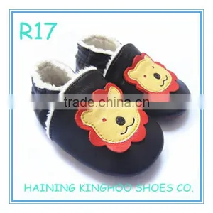 Lion Warmly Baby Shoes in Winter thumbnail-1