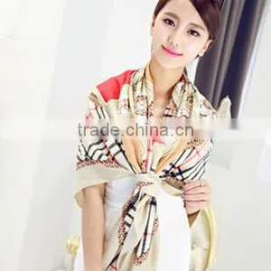 Hot-selling Fashion Hot Design Lady Cotton Square Magic Scarf for Wholesale thumbnail-3