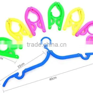 New Non Slip Hanger Portable Travel Plastic Shirt Clothing Holder Folding thumbnail-2