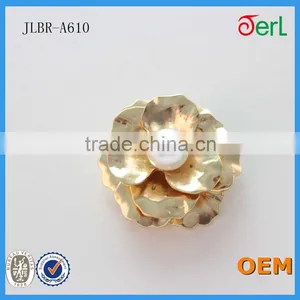 2016 OEM/ODM Fashion Rhinestone Pearl Scarf Clips for Silk Gift Garment Apparel Accessories thumbnail-3