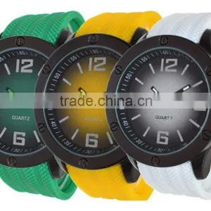 Hot Selling Men's Wrist Watch With Silicon Strap thumbnail-1