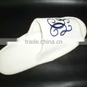 White Disposable Hotel Slipper With Embroideried Customized Logo thumbnail-1
