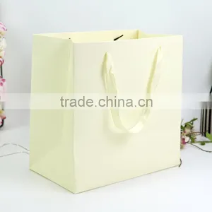 Chinese Factories Wholesale Custom Fashion Beautiful Glossy Paper Shopping Bags, Cheap White Paper Bag thumbnail-2