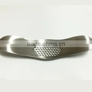 Cy282 Curved Garlic Stainless Steel 304/430 Multi-functional Manual Garlic Creative Twist Garlic Kitchen Worn Garlic thumbnail-5