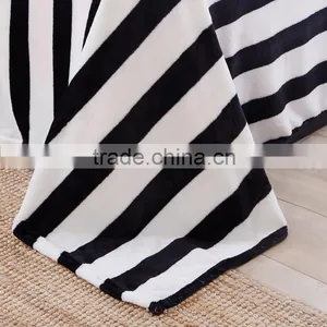 China Manufacturer White and Black Duvet Cover Sets Stripe Printed Wholesale Quilt Cover Set thumbnail-2