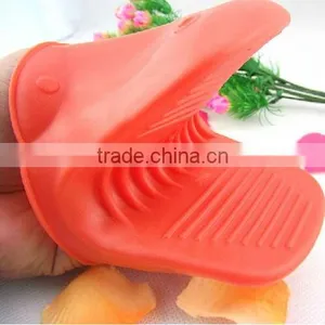 Dog Shaped Silicone High Temperature Gloves thumbnail-1