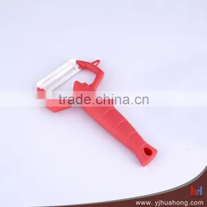 Shrimp Shaped Ceramic Vegetable Peeler (HPL-30) thumbnail-1