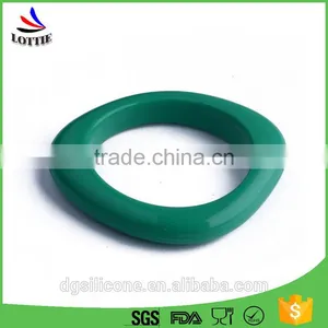 China Manufacturer BPA Free Silicone Wristbands 100% Food Grade Silicone Wrist Band thumbnail-2